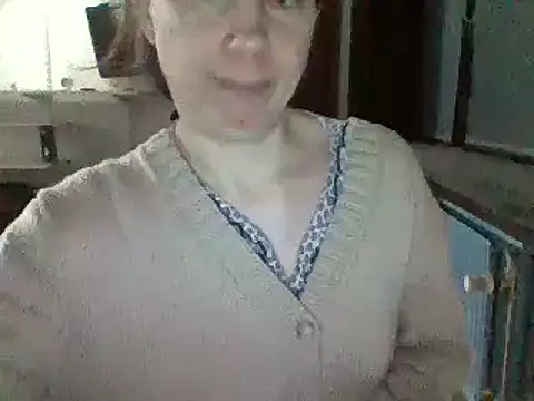 Snapshot of Moi_Lina chatting on 01.01.25 Moi Lina online show from 01.01.25