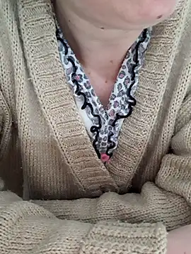 Snapshot of Moi_Lina chatting on 01.05.25 Moi Lina online show from 01.05.25