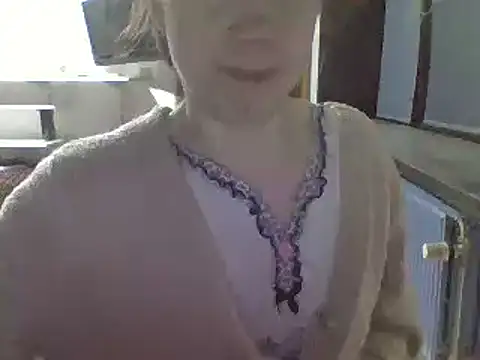 Snapshot of Moi_Lina chatting on 01.08.25 Moi Lina online show from 01.08.25