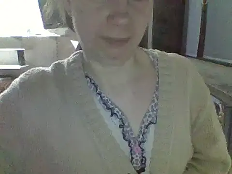 Snapshot of Moi_Lina chatting on 01.19.25 Moi Lina online show from 01.19.25