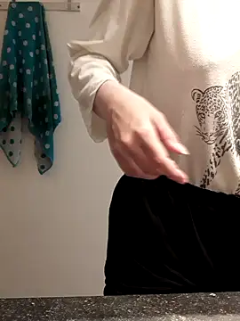 Snapshot of Moi_Lina chatting on 09.09.25 Moi Lina online show from 09.09.25