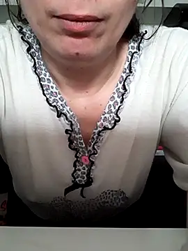 Snapshot of Moi_Lina chatting on 09.22.25 Moi Lina online show from 09.22.25