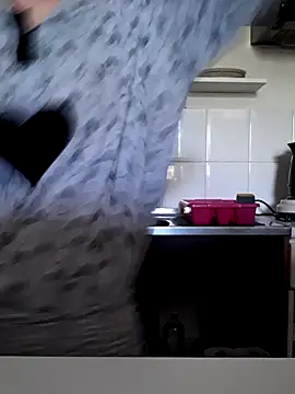 Snapshot of Moi_Lina chatting on 10.04.25 Moi Lina online show from 10.04.25