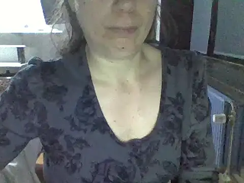 Snapshot of Moi_Lina chatting on 10.05.25 Moi Lina online show from 10.05.25