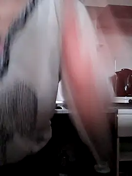 Snapshot of Moi_Lina chatting on 12.19.25 Moi Lina online show from 12.19.25