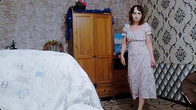 Snapshot of AnnieEltgant chatting on 12.26.24 AnnieEltgant online show from 12.26.24