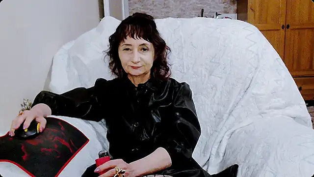 Snapshot of AnnieEltgant chatting on 01.15.25 AnnieEltgant online show from 01.15.25