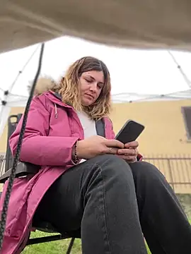 Snapshot of DaisyVibesss chatting on 12.15.24 DaisyVibesss online show from 12.15.24