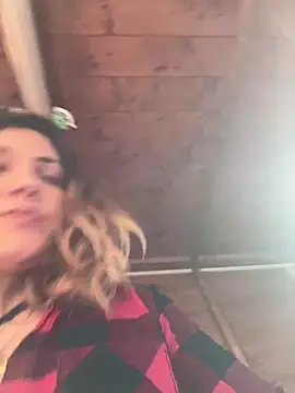 Snapshot of DaisyVibesss chatting on 12.23.24 DaisyVibesss online show from 12.23.24