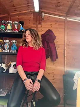 Snapshot of DaisyVibesss chatting on 12.29.24 DaisyVibesss online show from 12.29.24