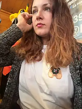 Snapshot of DaisyVibesss chatting on 12.17.25 DaisyVibesss online show from 12.17.25