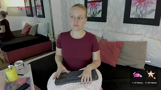 EmilySumer online show from 10.02.25