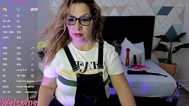 Snapshot of gisela27 chatting on 01.24.25 gisela27 online show from 01.24.25