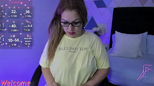 Snapshot of gisela27 chatting on 02.10.25 gisela27 online show from 02.10.25