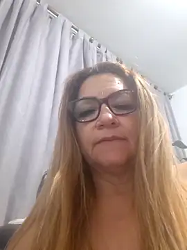 Snapshot of gisela27 chatting on 05.13.26 gisela27 online show from 05.13.26
