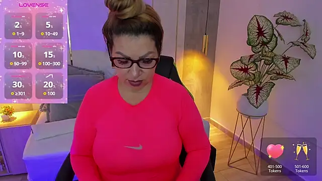 Snapshot of gisela27 chatting on 05.18.26 gisela27 online show from 05.18.26
