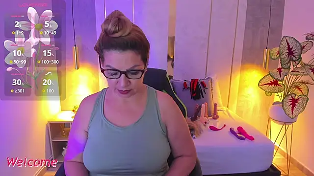 Snapshot of gisela27 chatting on 05.27.26 gisela27 online show from 05.27.26