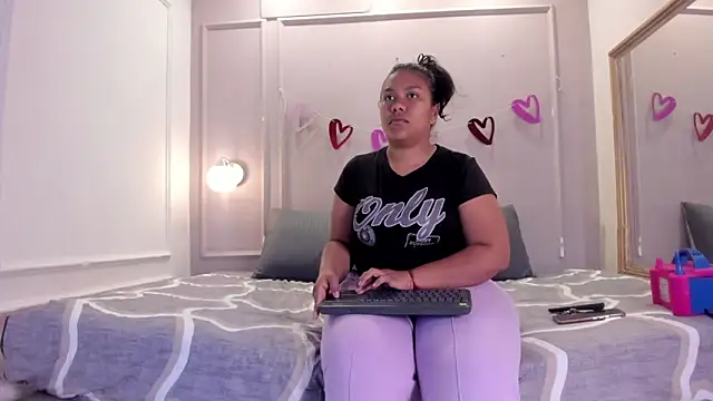 Snapshot of ale_cam chatting on 02.13.26 ale cam online show from 02.13.26