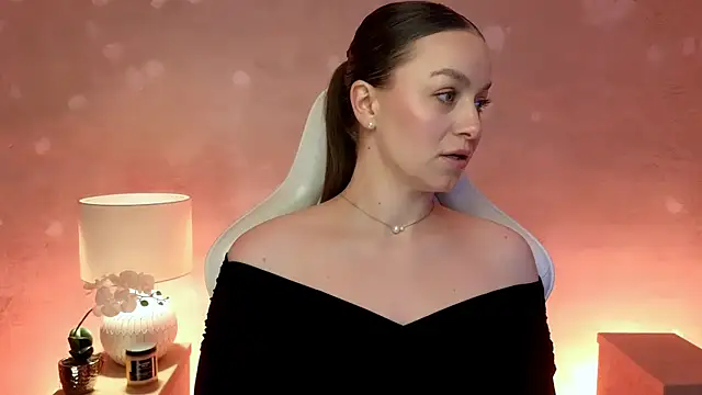 Snapshot of MilaFleur chatting on 02.15.26 MilaFleur online show from 02.15.26