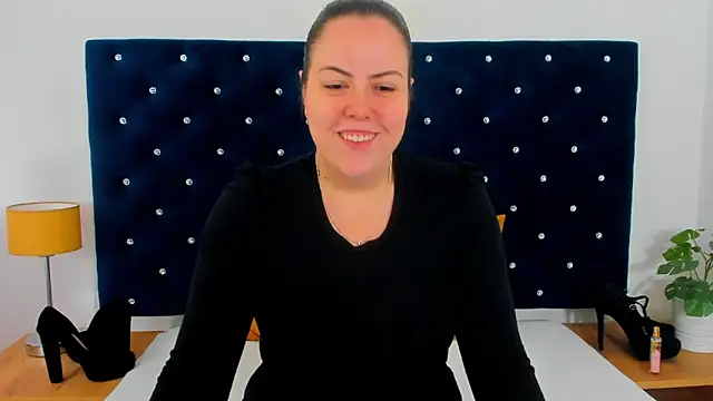 Snapshot of EvaLick chatting on 05.15.26 EvaLick online show from 05.15.26
