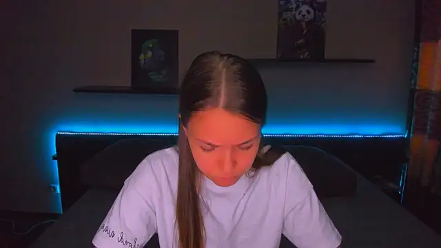 Snapshot of AlexaBarkley chatting on 05.19.26 AlexaBarkley online show from 05.19.26