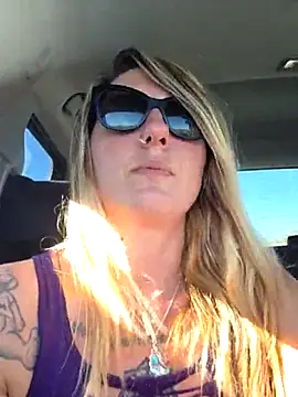 SheIsSomething online show from 04.17.26