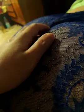 LovlyAnnie online show from 12.15.25