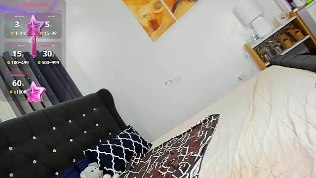 Snapshot of Divine___Eloeura chatting on 02.25.25 Divine   Eloeura online show from 02.25.25