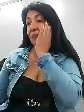 aisha latina online show from 02.05.25