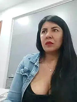 aisha latina online show from 02.05.25