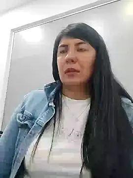 aisha latina online show from 02.06.25