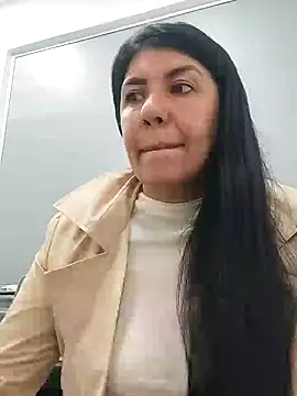 aisha latina online show from 02.10.25