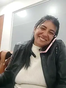 aisha latina online show from 03.20.25