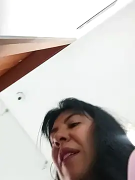 aisha latina online show from 09.09.25