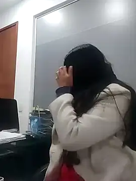 aisha latina online show from 09.18.25