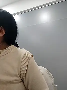 aisha latina online show from 09.24.25