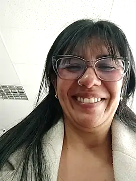 aisha latina online show from 11.28.25