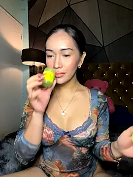 Jasmine Elcock online show from 10.04.25