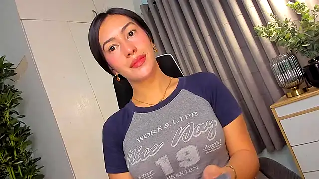 Jasmine Elcock online show from 04.14.26