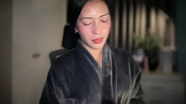 Jasmine Elcock online show from 04.15.26