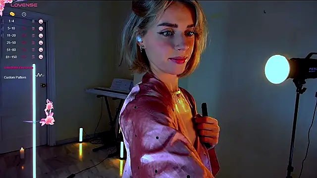 Arielle  03 online show from 11.23.25