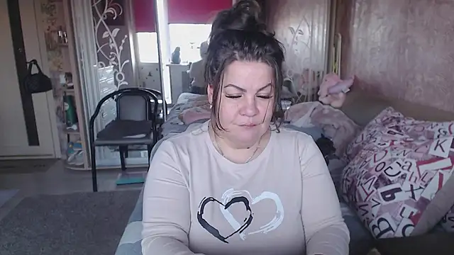 Snapshot of femme_fatale1 chatting on 11.21.25 femme fatale1 online show from 11.21.25