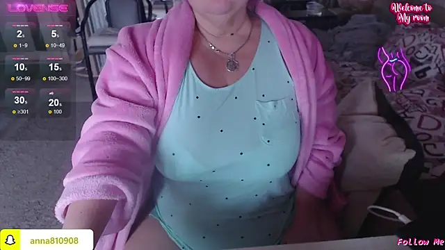 Snapshot of femme_fatale1 chatting on 12.15.25 femme fatale1 online show from 12.15.25