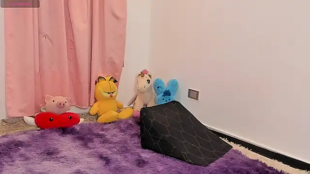 Snapshot of SophieRossi chatting on 04.08.26 SophieRossi online show from 04.08.26