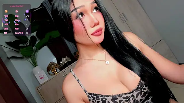 Snapshot of Icon1c_LiLy chatting on 05.17.26 Icon1c LiLy online show from 05.17.26