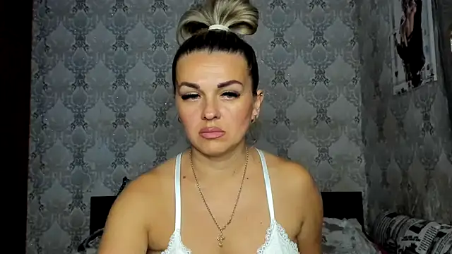 NicoletMoore online show from 09.25.25