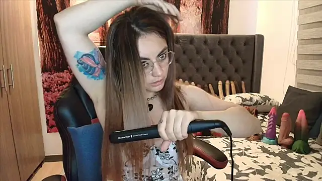 Snapshot of sofia23dirty chatting on 06.27.26 sofia23dirty online show from 06.27.26