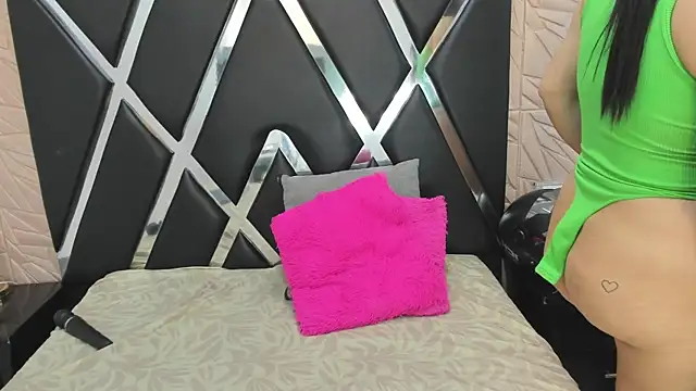 Snapshot of MiaCelestte chatting on 01.02.25 MiaCelestte online show from 01.02.25