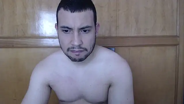 Snapshot of Armando_2002 chatting on 06.12.26 Armando 2002 online show from 06.12.26