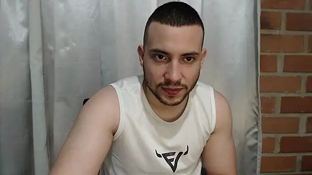 Snapshot of Armando_2002 chatting on 07.23.26 Armando 2002 online show from 07.23.26